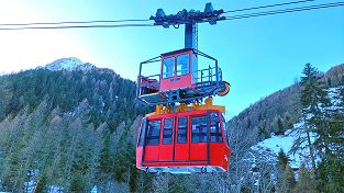 Seilbahn Heiligkreuz - Chummibort der Gommerkraftwerke