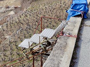 Material Schrägaufzug Bovernier Weinberg route des Vignes 44 - Foto Philippe Maudry - Foto Archiv standseilbahnen.ch